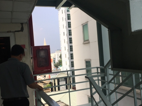 Sửa Chữa Cầu Thang Thoát Hiểm Cống Quỳnh - Quận 1 - HCM
